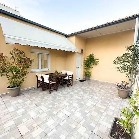 Sunny Rooftop House *